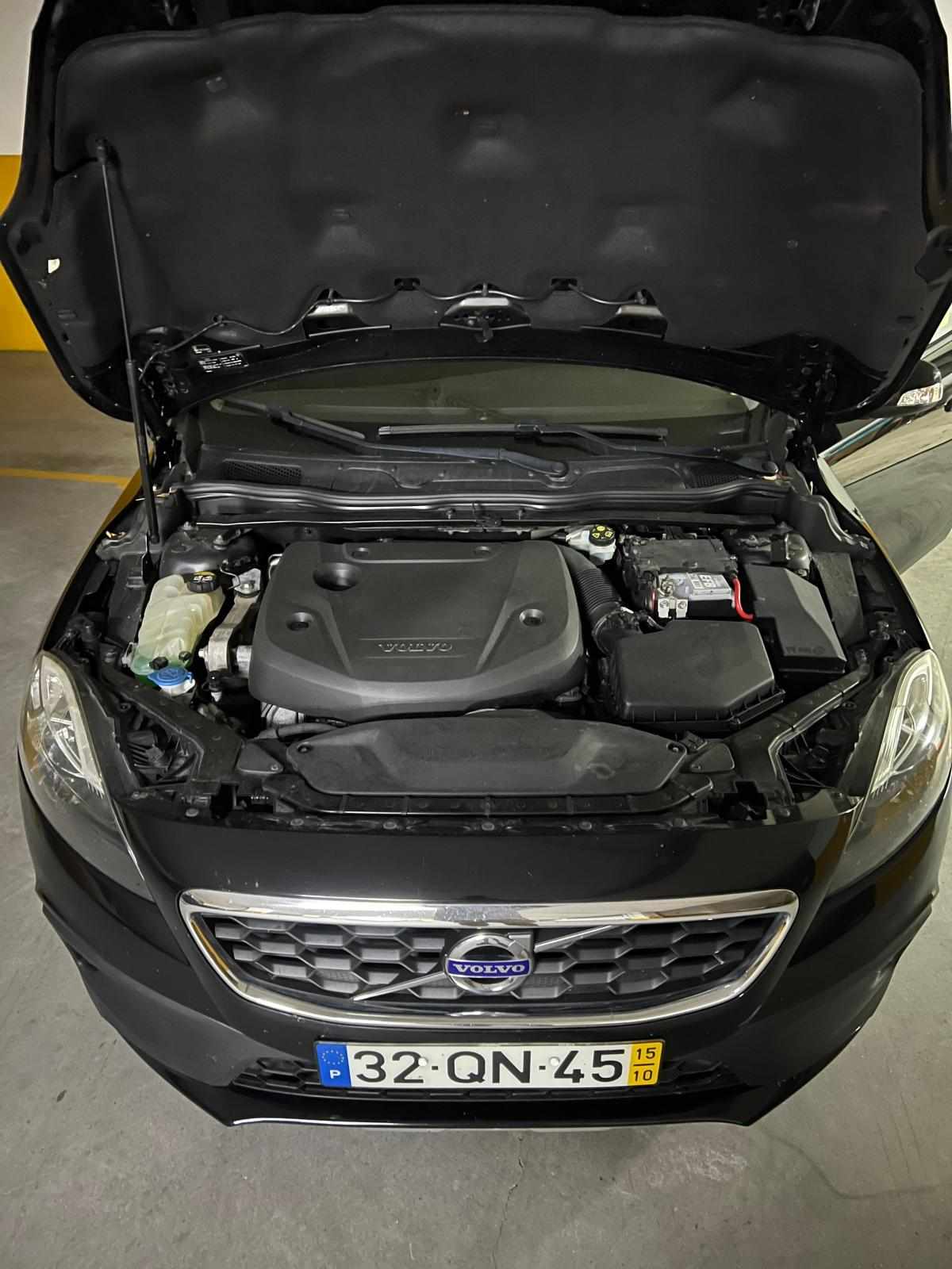 volvo-v40-d2-2015-diesel-1969cc