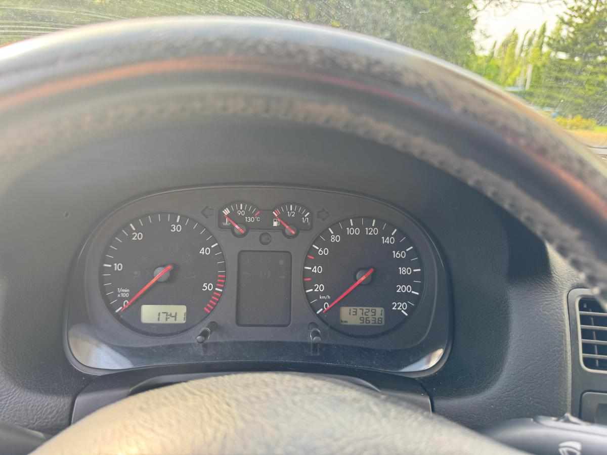 volkswagen-bora-1-9-tdi-1999-diesel-1896cc