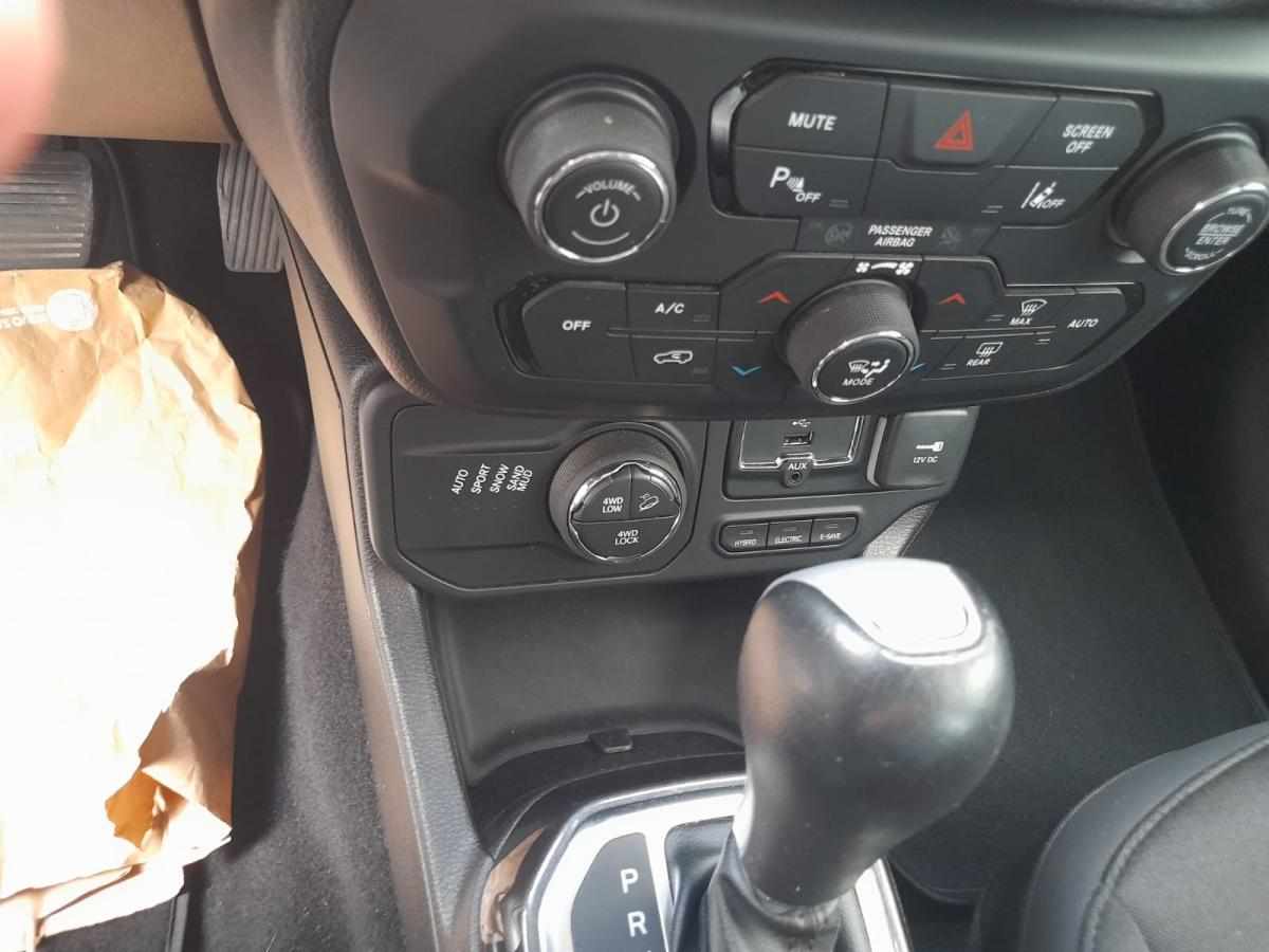 jeep-renegade-4xe-190-2022-hibrido-plug-in-1332cc