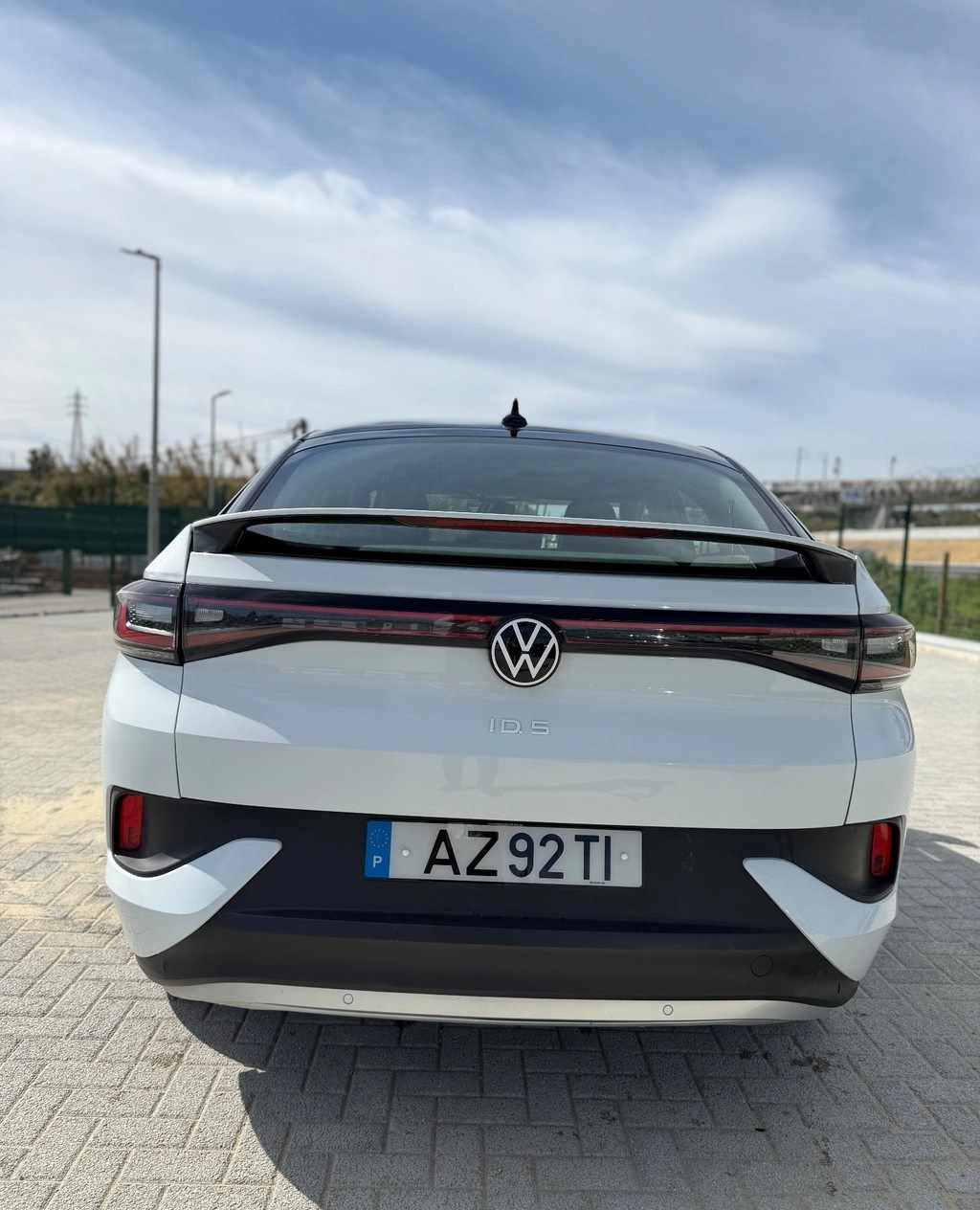 volkswagen-id-5-1-geracao-2023-eletrico