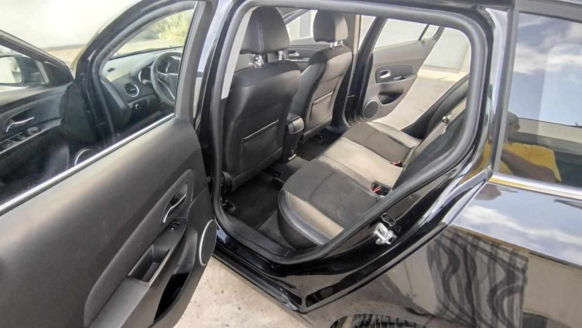 chevrolet-cruze-1-7-td-vcdi-awd-2013-diesel-1686cc