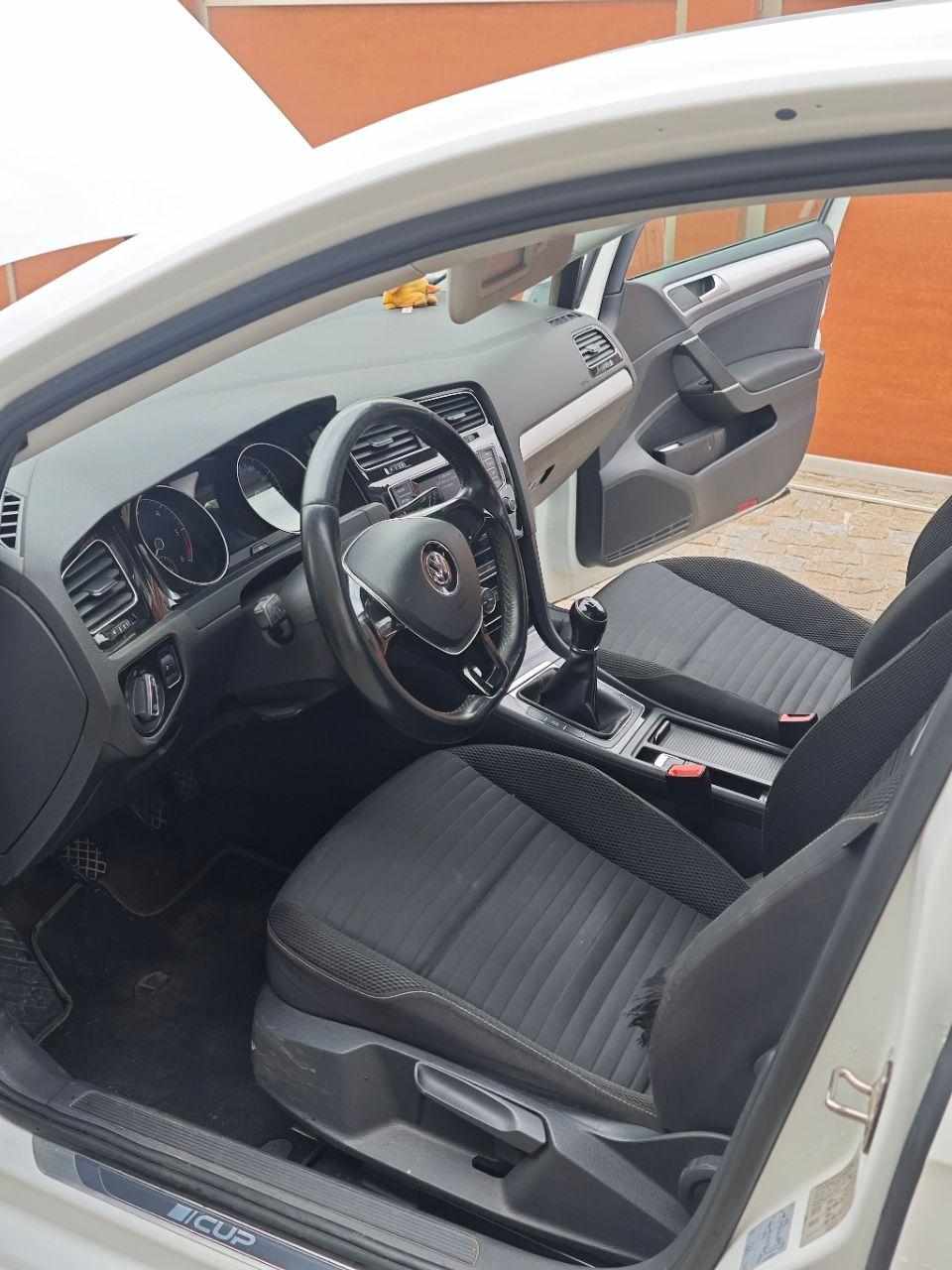 volkswagen-golf-1-6-tdi-bluemotion-2015-diesel-1598cc