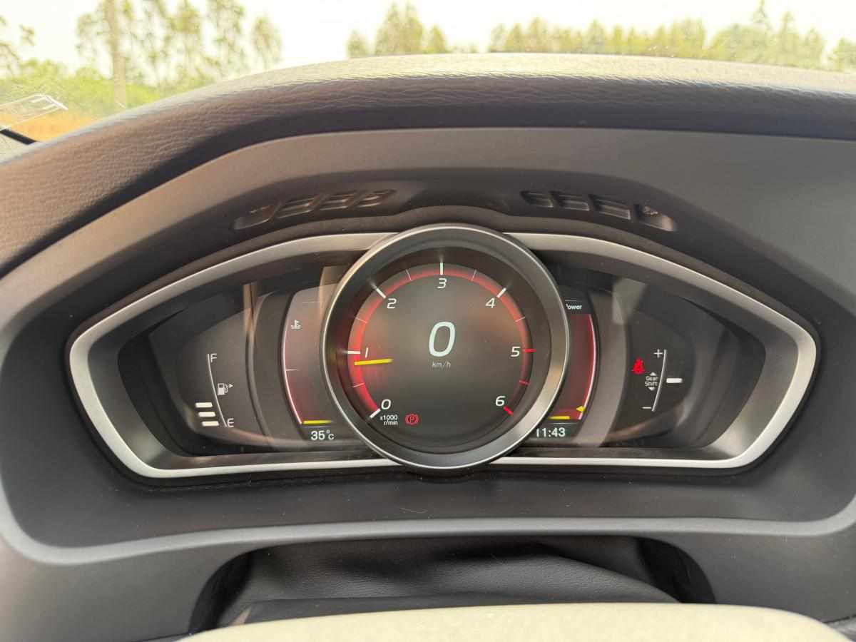 volvo-v40-2-0-d4-2014-diesel-1969cc
