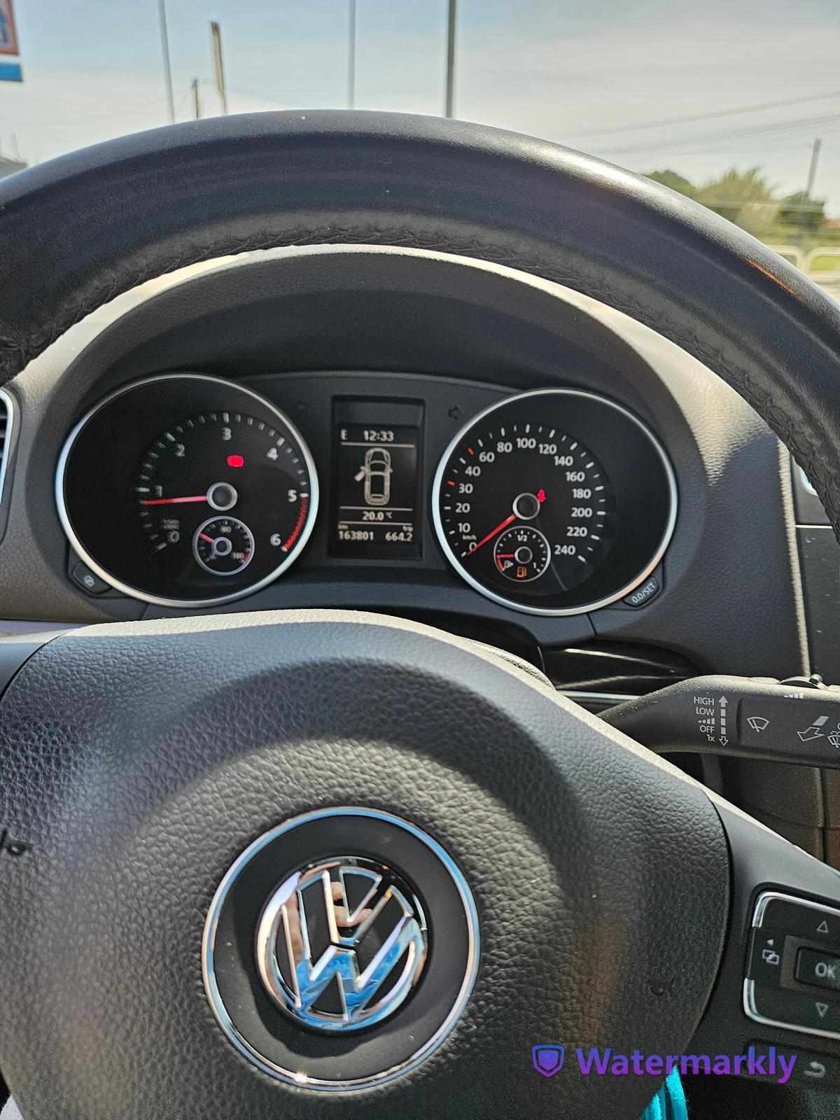 volkswagen-golf-1-6-105cv-2011-diesel-1598cc