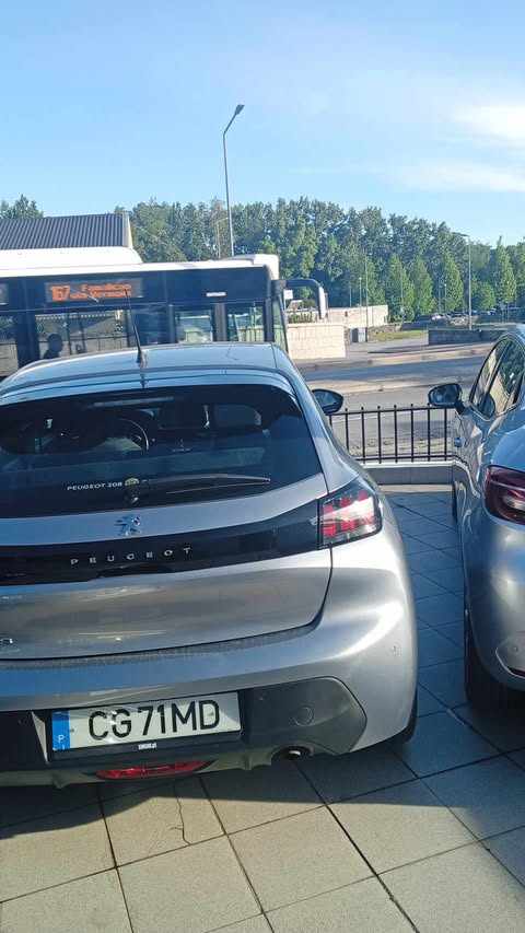 peugeot-208-1-5-102cv-2020-diesel-1499cc