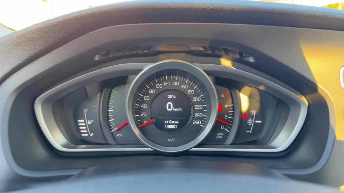 volvo-v40-d2-2018-diesel-1969cc