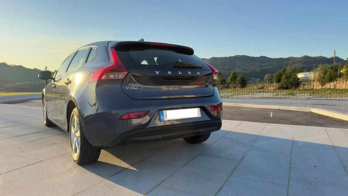volvo-v40-d2-2018-diesel-1969cc