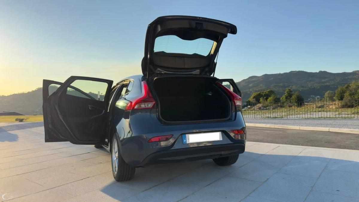 volvo-v40-d2-2018-diesel-1969cc