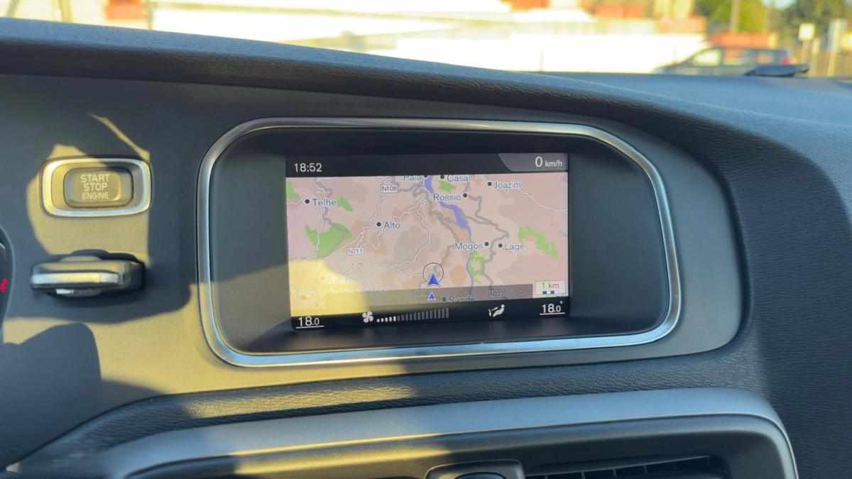 volvo-v40-d2-2018-diesel-1969cc