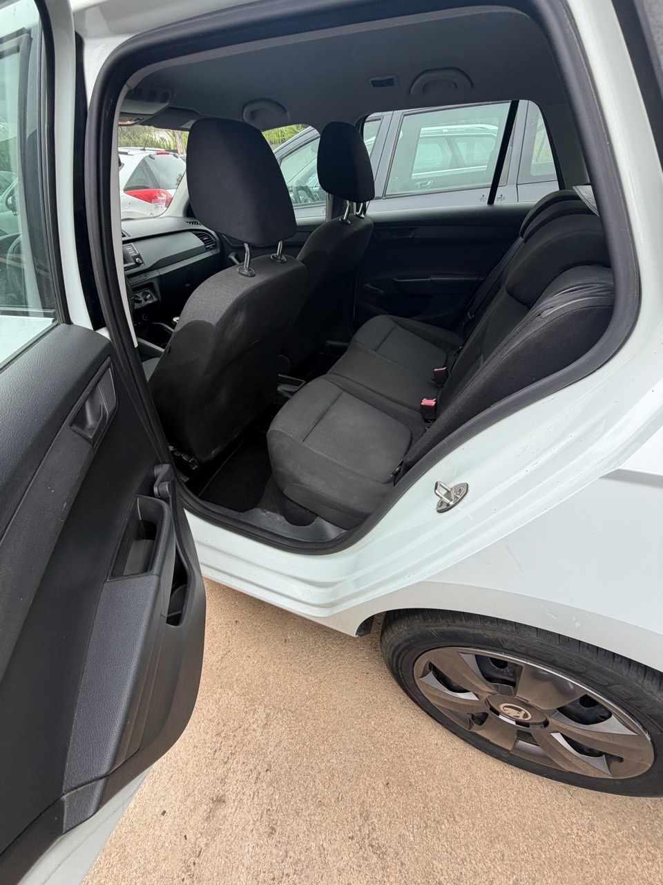 skoda-fabia-1-0-mpi-2015-gasolina-999cc