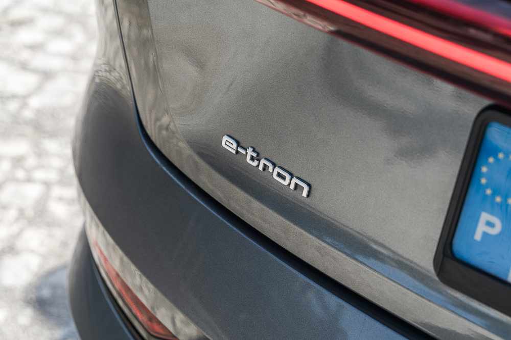 audi-e-tron-55-quattro-2020-eletrico
