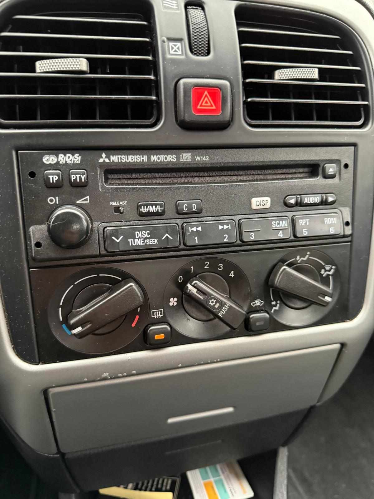 mitsubishi-carisma-1-3-82cv-2003-gasolina-1299cc