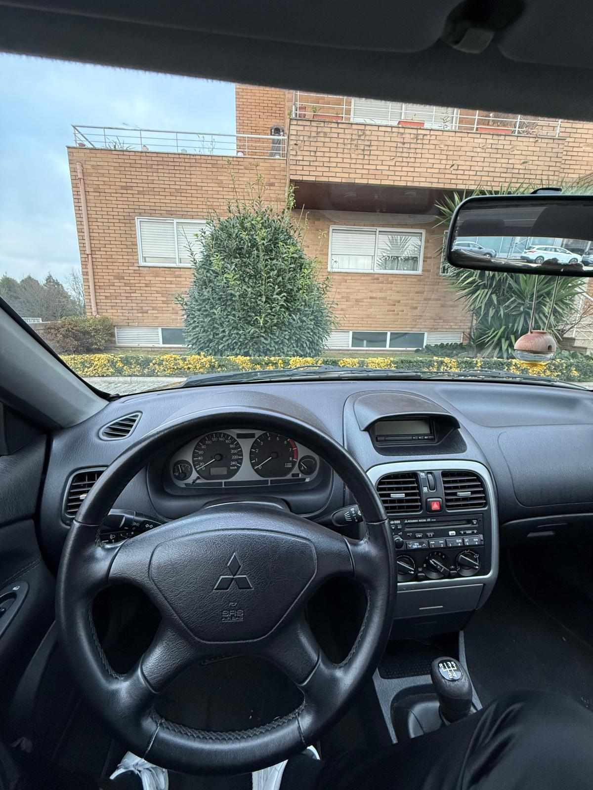 mitsubishi-carisma-1-3-82cv-2003-gasolina-1299cc