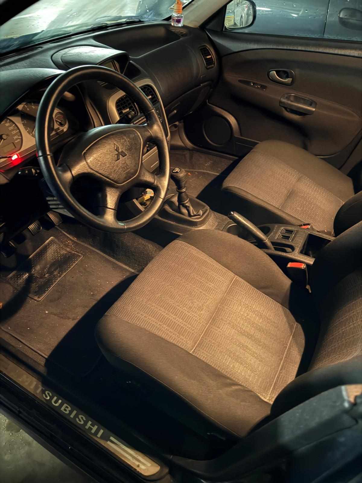 mitsubishi-carisma-1-3-82cv-2003-gasolina-1299cc