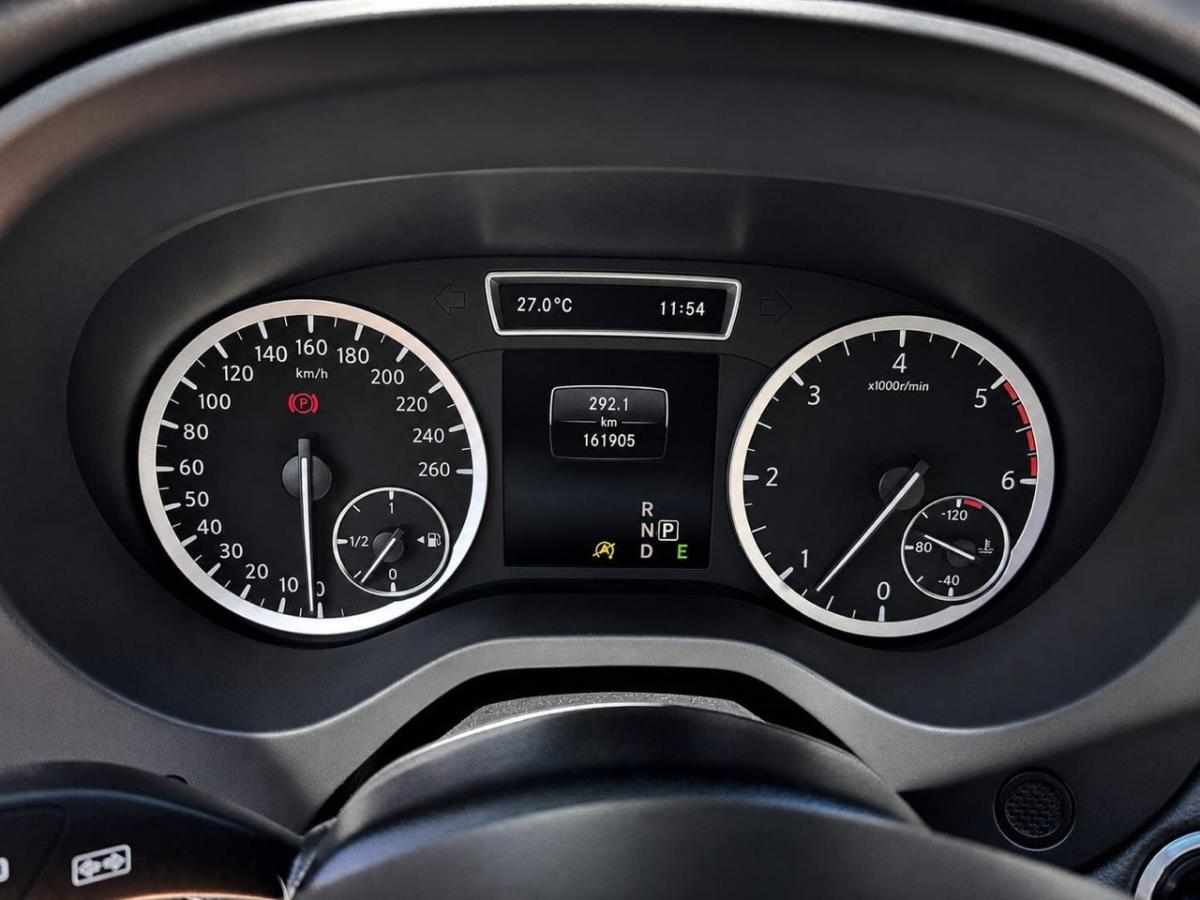 infiniti-q30-2-2-d-2-1-awd-2016-diesel-2143cc