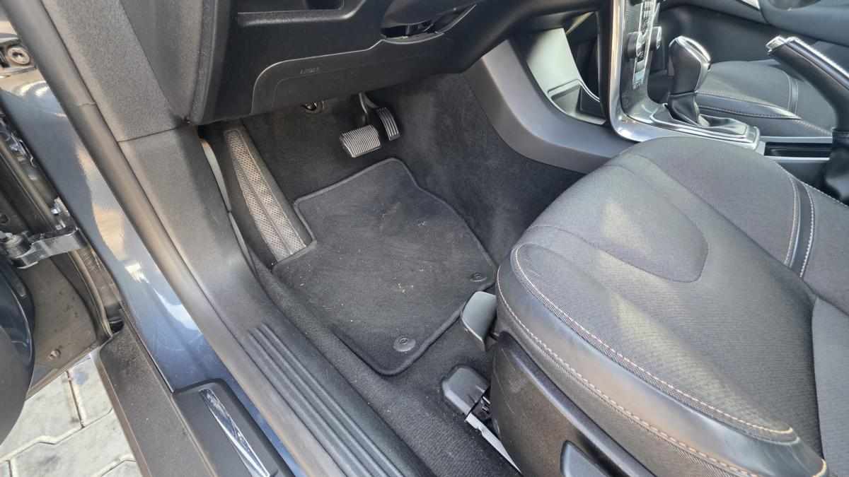 volvo-v40-2-0-d3-2017-diesel-1969cc