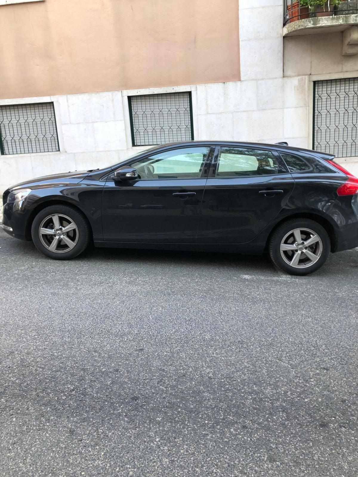 volvo-v40-d2-2017-diesel-1969cc