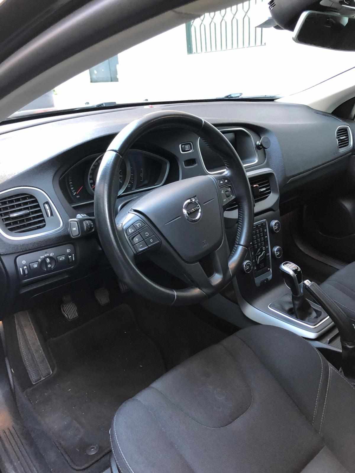 volvo-v40-d2-2017-diesel-1969cc