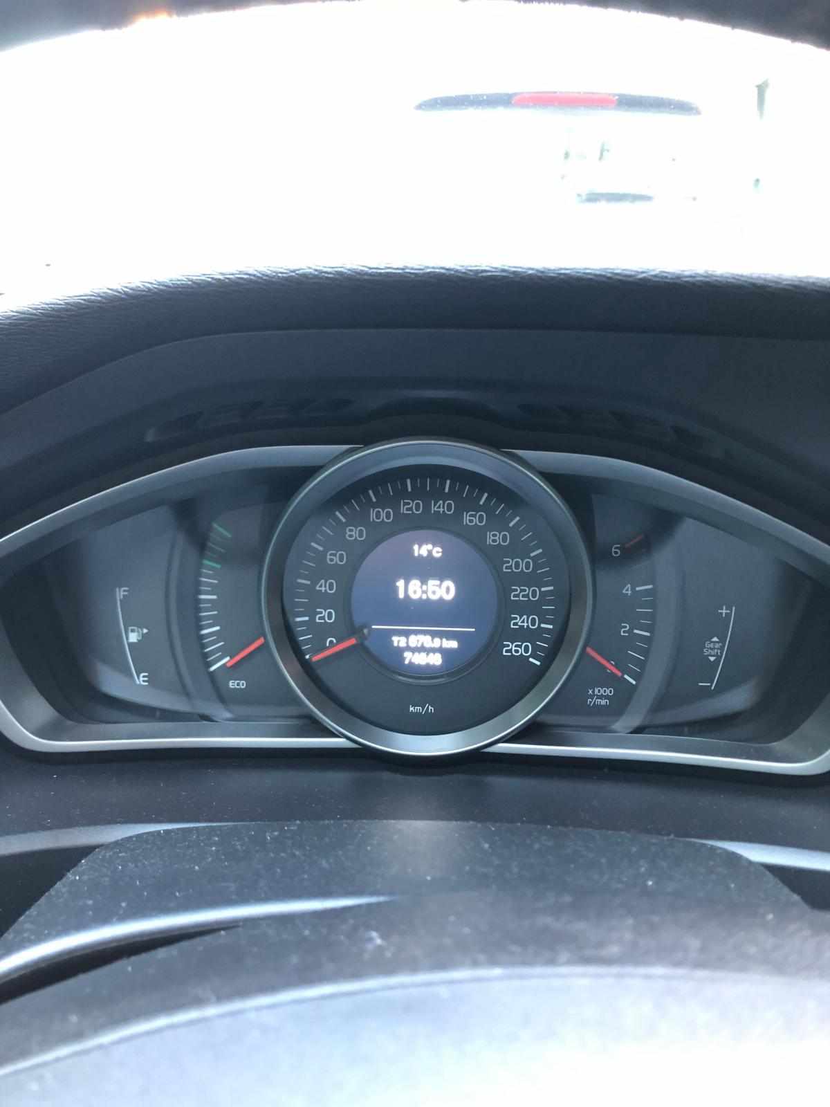 volvo-v40-d2-2017-diesel-1969cc