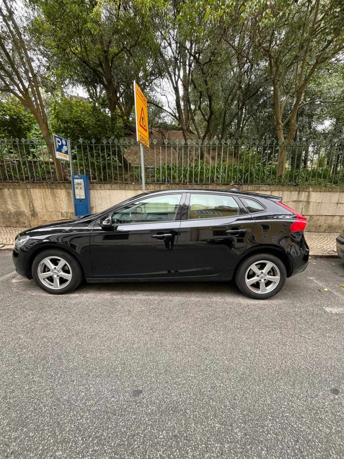 volvo-v40-d2-2017-diesel-1969cc