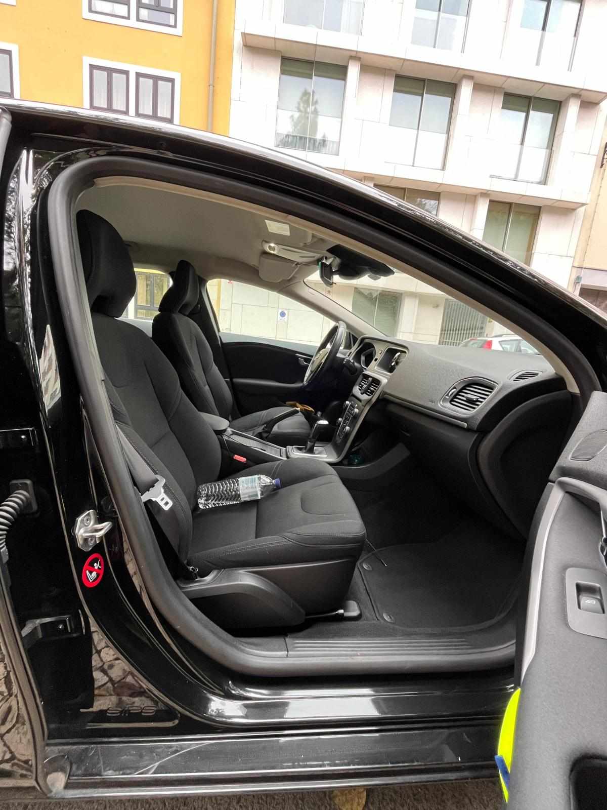 volvo-v40-d2-2017-diesel-1969cc