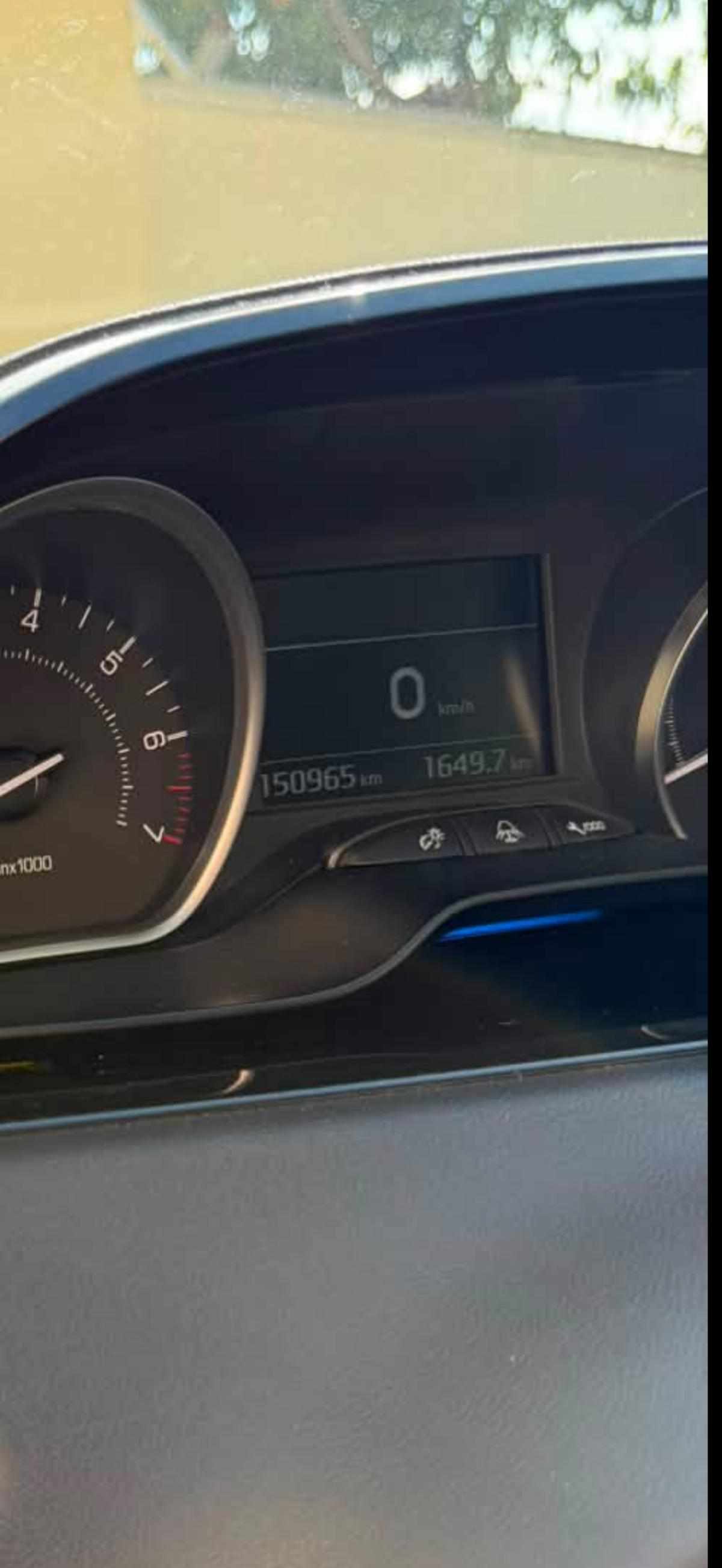 peugeot-208-1-6-vti-2014-gasolina-1598cc