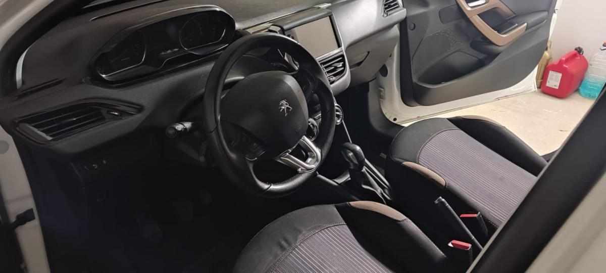 peugeot-208-1-2-vti-2014-gasolina-1199cc