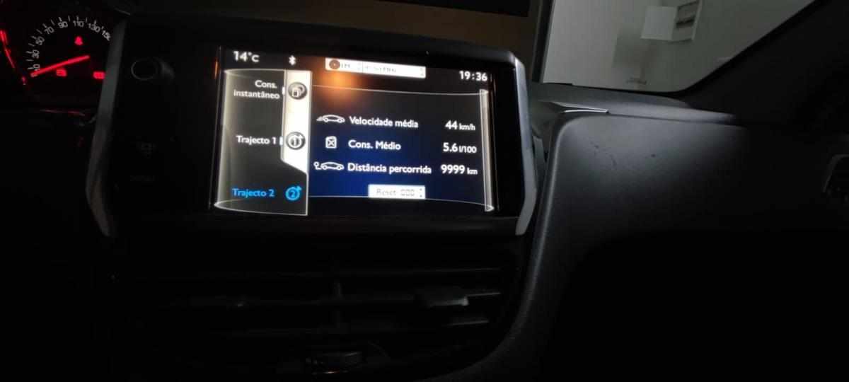peugeot-208-1-2-vti-2014-gasolina-1199cc