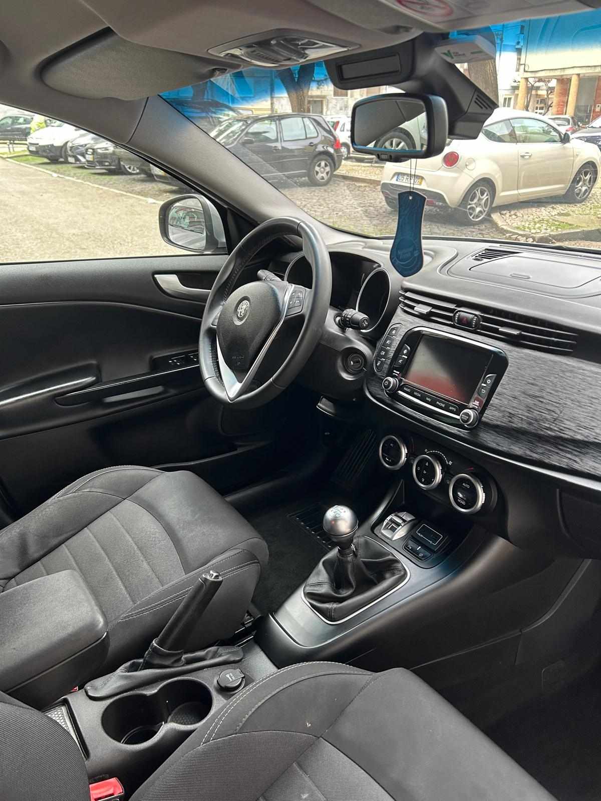 alfa-romeo-giulietta-1-6-jtdm-16v-2018-diesel-1598cc