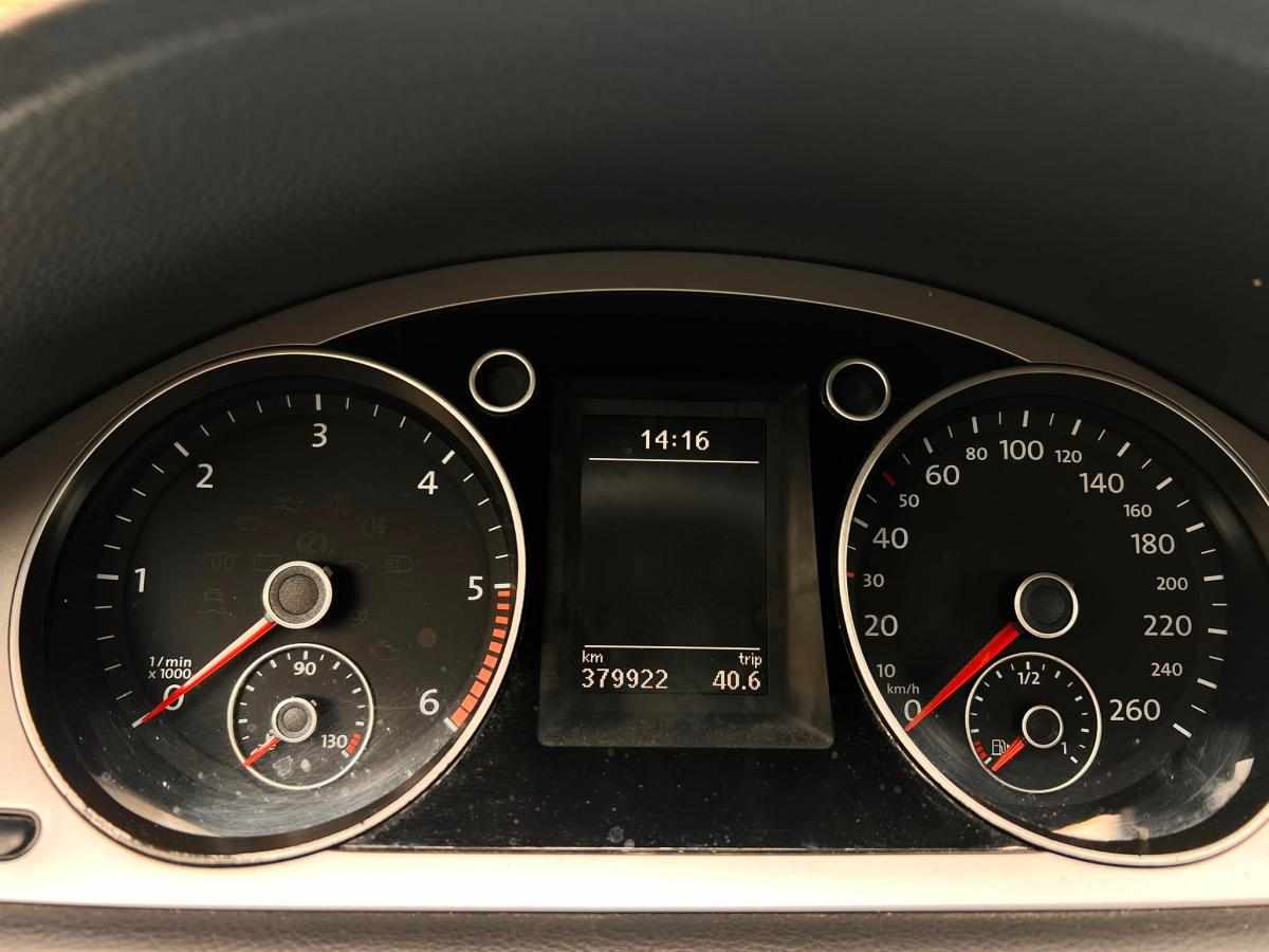 volkswagen-passat-1-6-105cv-2010-diesel-1598cc