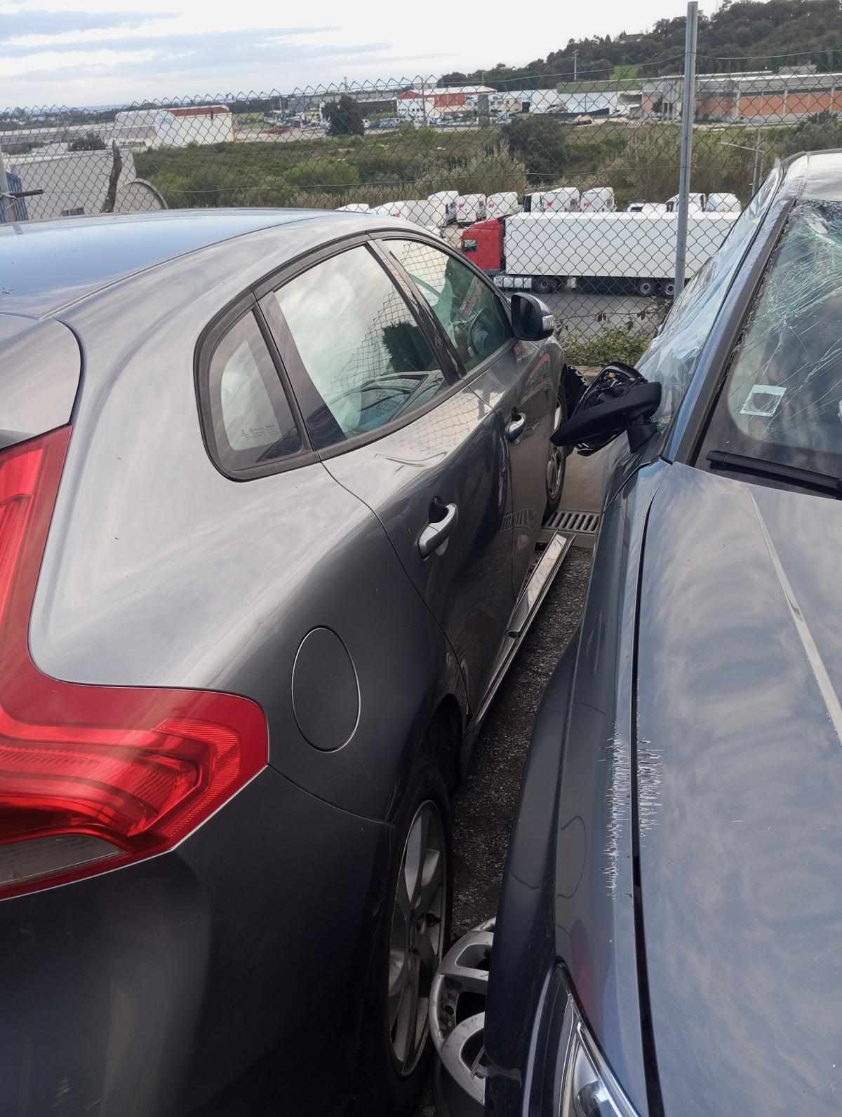 volvo-v40-1-6-d2-2014-diesel-1560cc