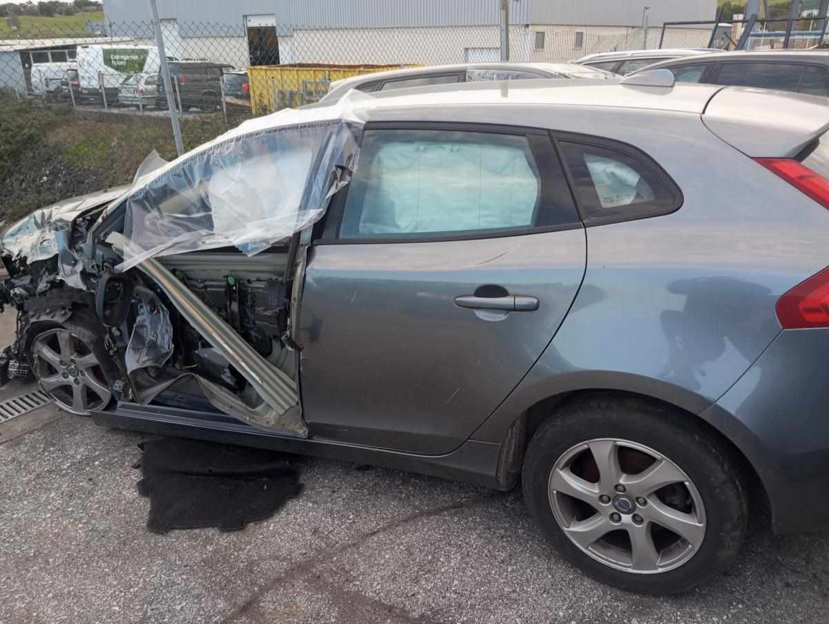 volvo-v40-1-6-d2-2014-diesel-1560cc