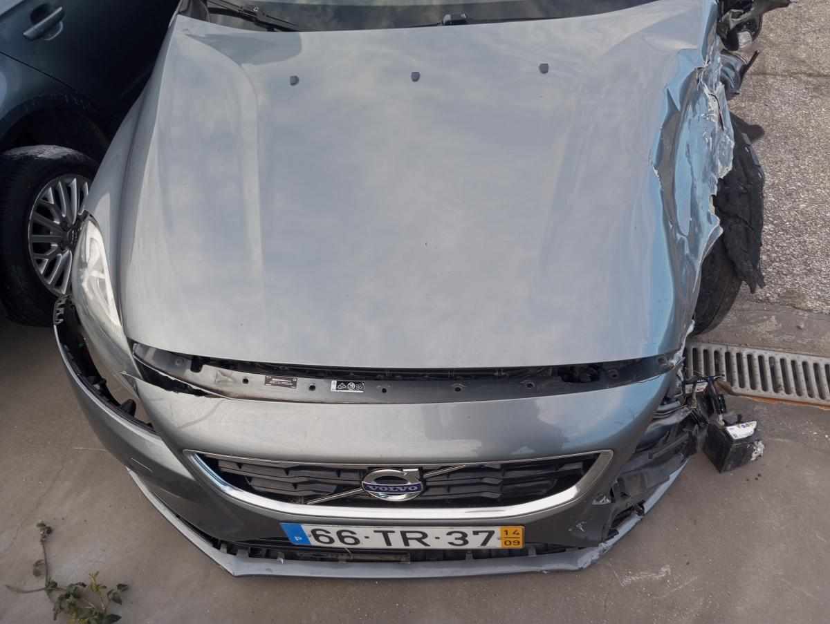 volvo-v40-1-6-d2-2014-diesel-1560cc