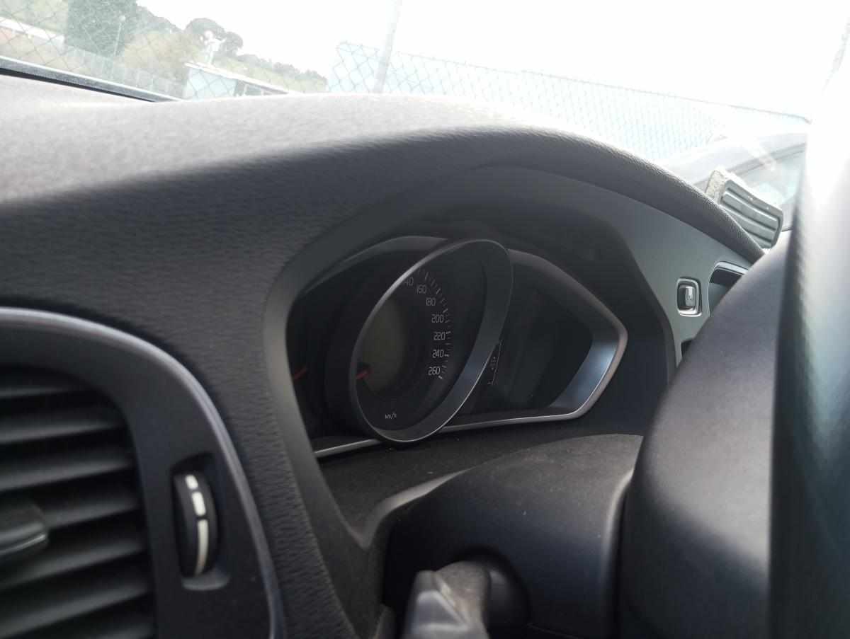 volvo-v40-1-6-d2-2014-diesel-1560cc