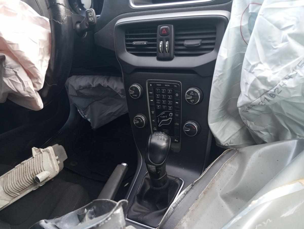 volvo-v40-1-6-d2-2014-diesel-1560cc