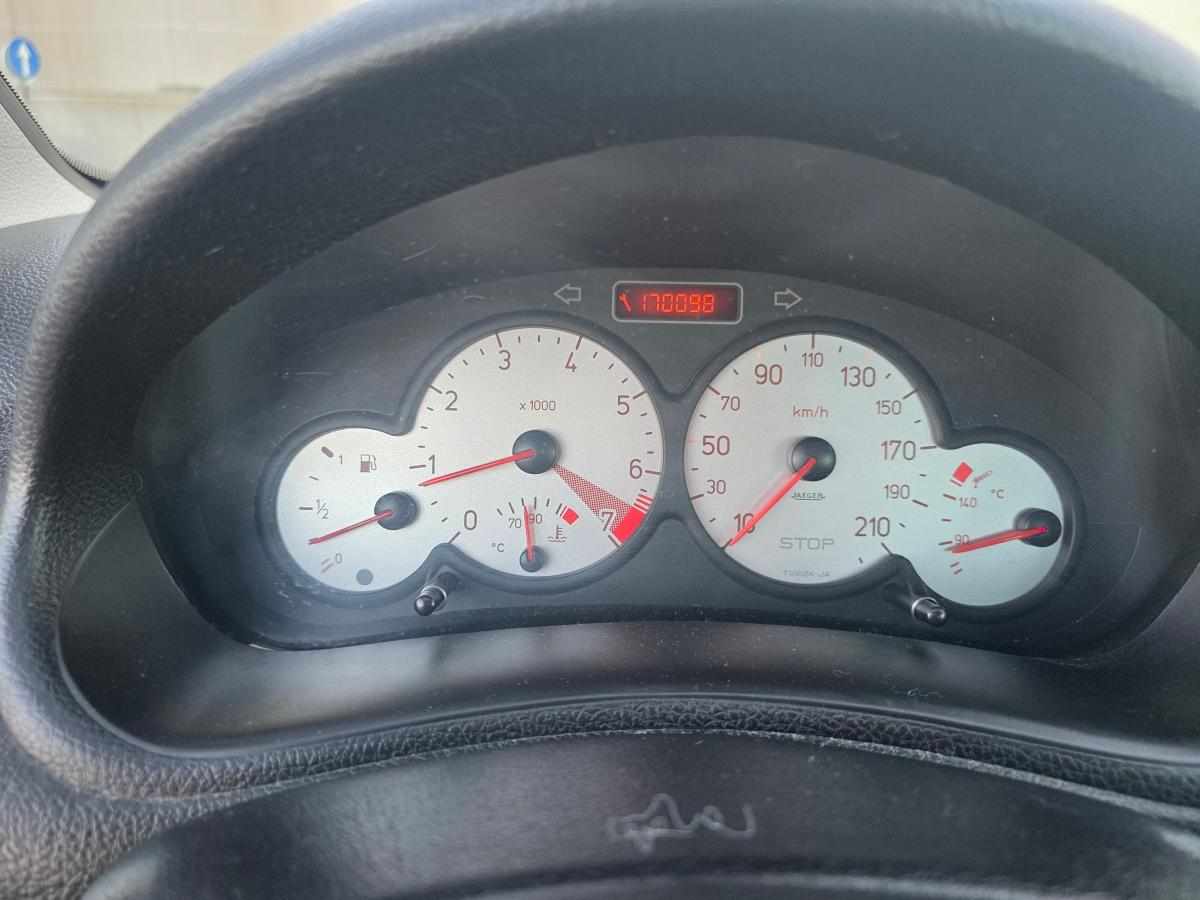 peugeot-206-1-6-2002-gasolina-1587cc