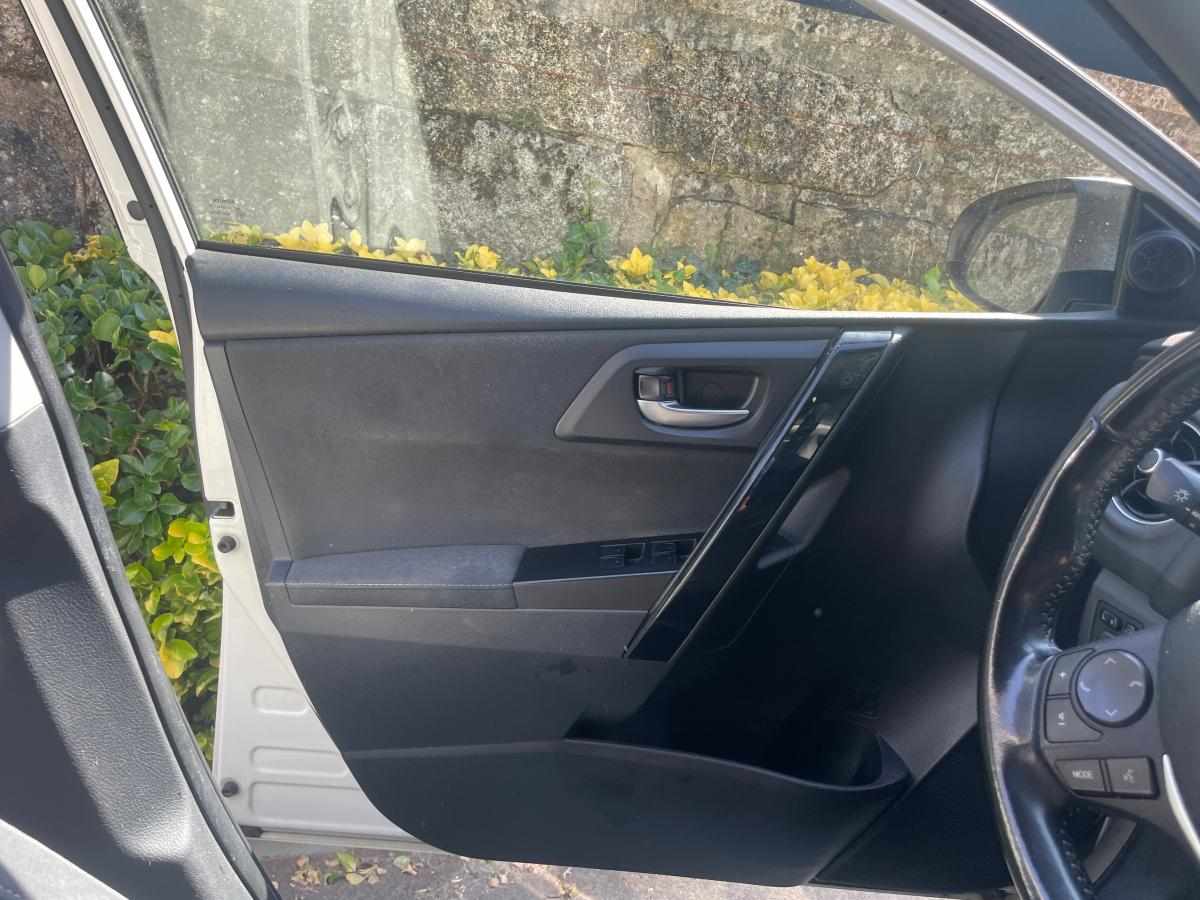 toyota-auris-1-8hsd-2017-hibrido-1800cc