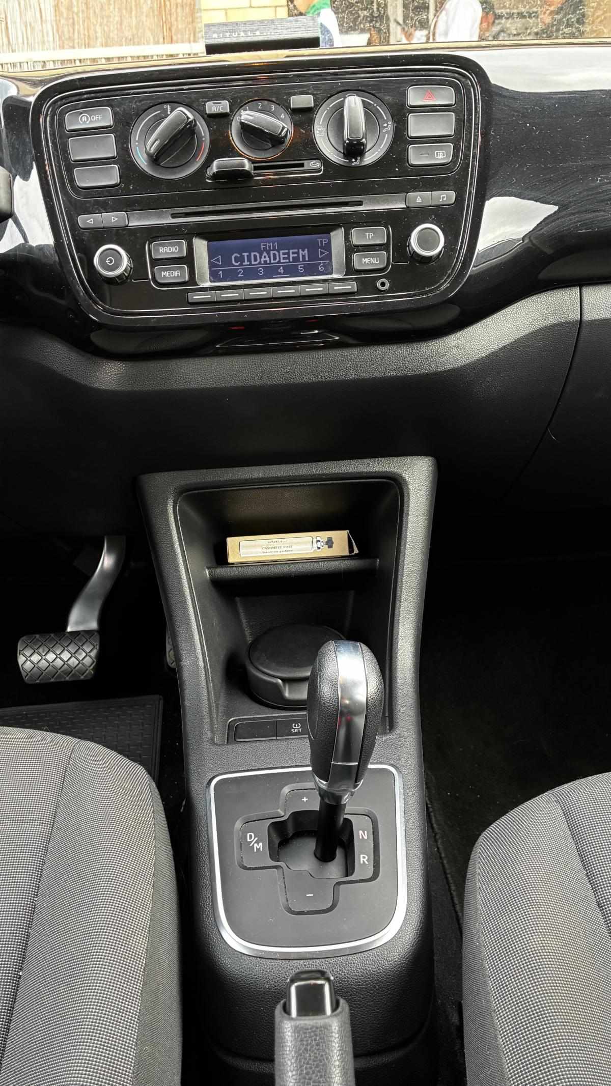 volkswagen-up-1-0-2014-gasolina-999cc