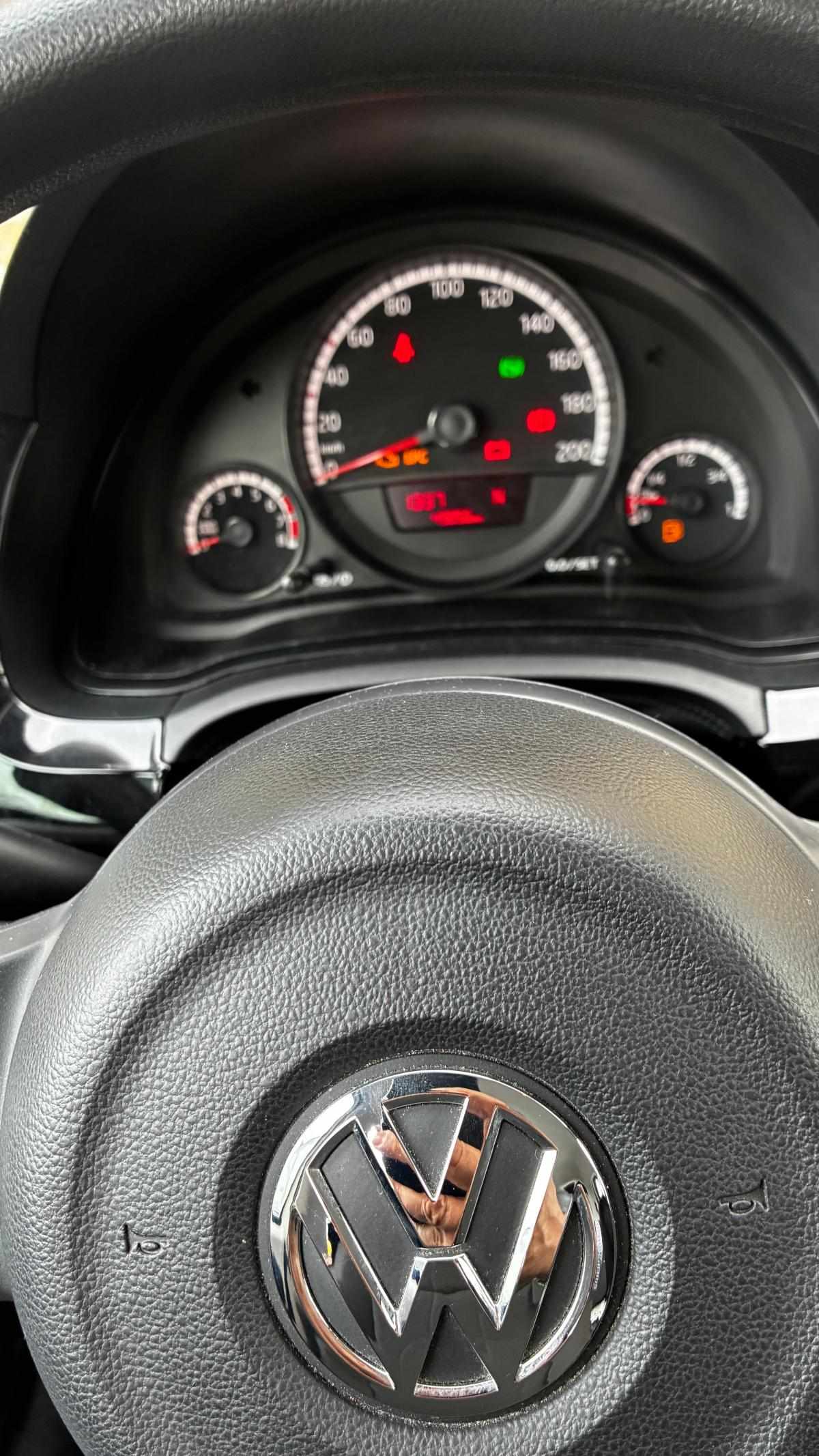 volkswagen-up-1-0-2014-gasolina-999cc
