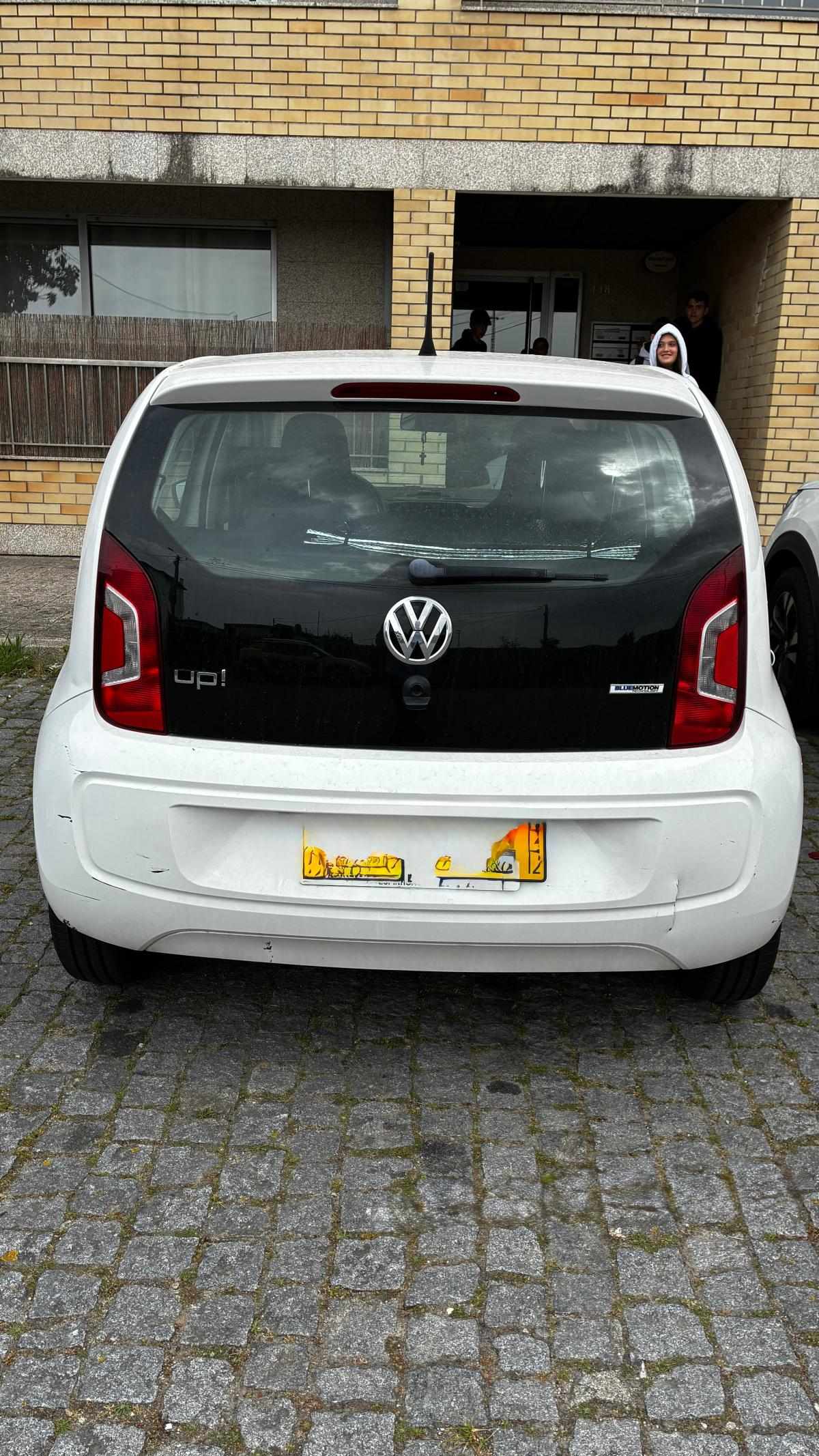 volkswagen-up-1-0-2014-gasolina-999cc