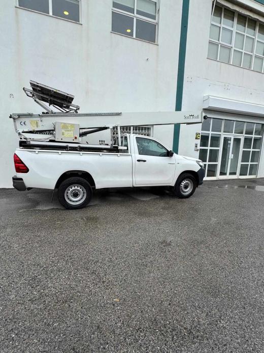 toyota-hilux-2-4-4wd-2017-diesel-2393cc