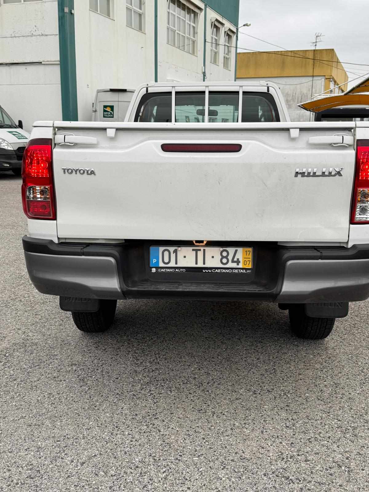 toyota-hilux-2-4-4wd-2017-diesel-2393cc