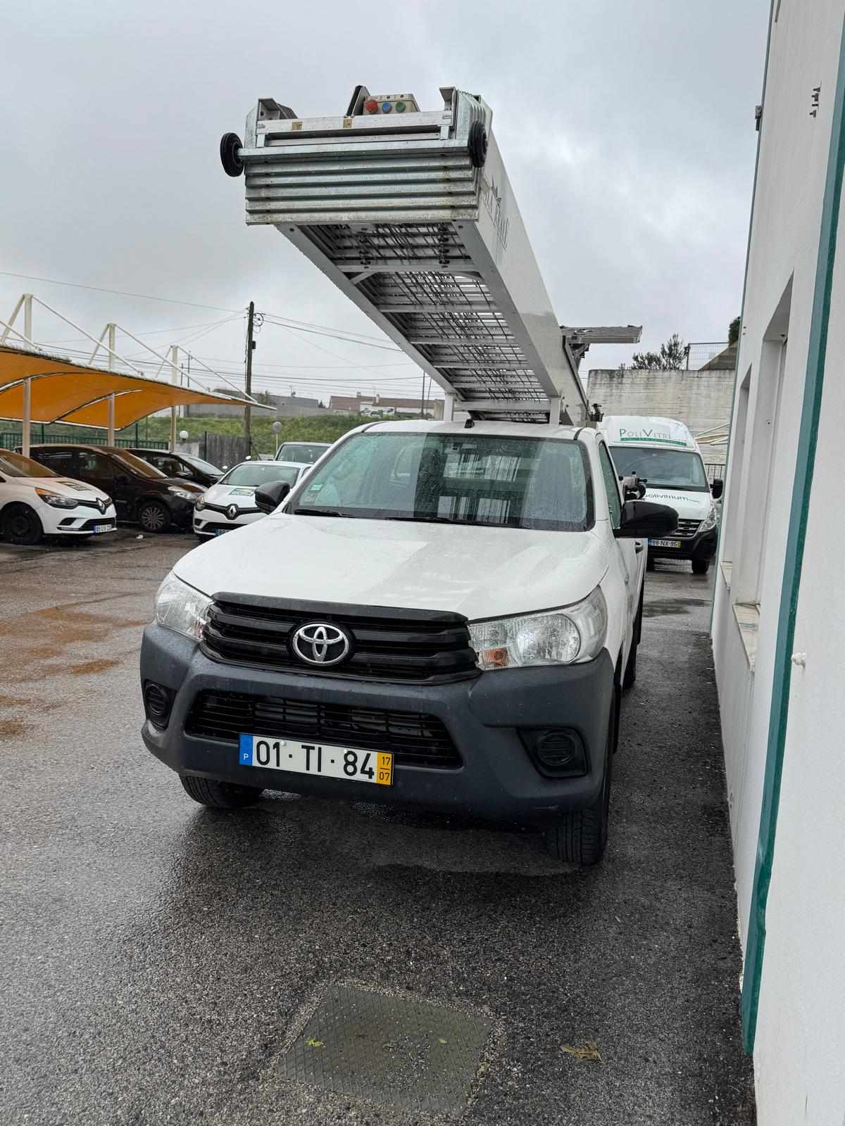 toyota-hilux-2-4-4wd-2017-diesel-2393cc