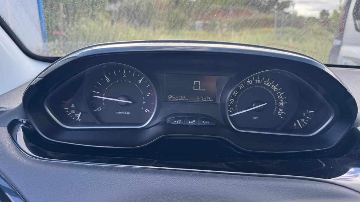 peugeot-208-1-6-bluehdi-2017-diesel-1560cc