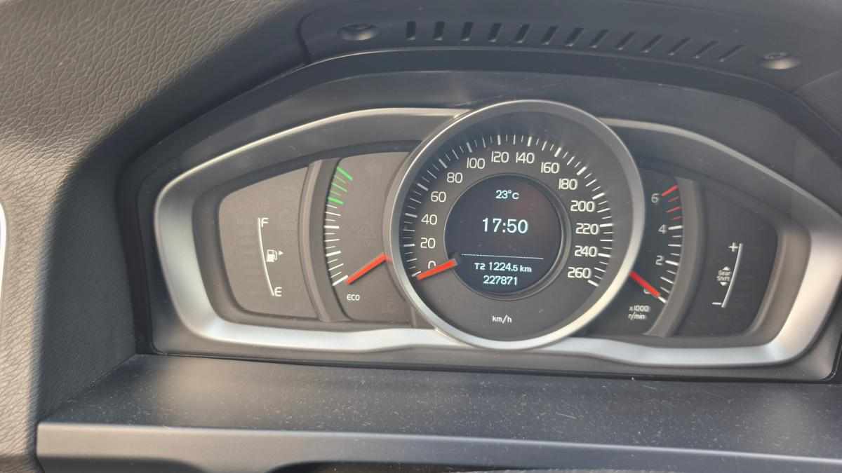 volvo-v60-1-6-d2-2015-diesel-1560cc