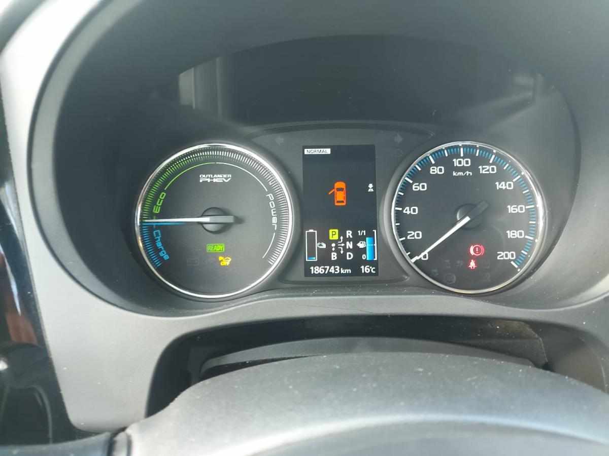 mitsubishi-outlander-2-0-plug-in-hybrid-2014-gasolina-1998cc