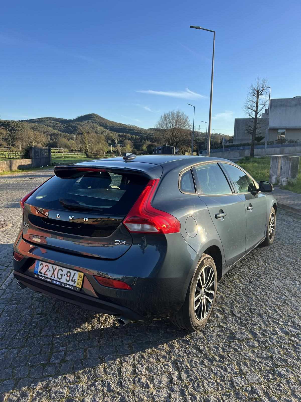 volvo-v40-2-0-d3-2019-diesel-1969cc