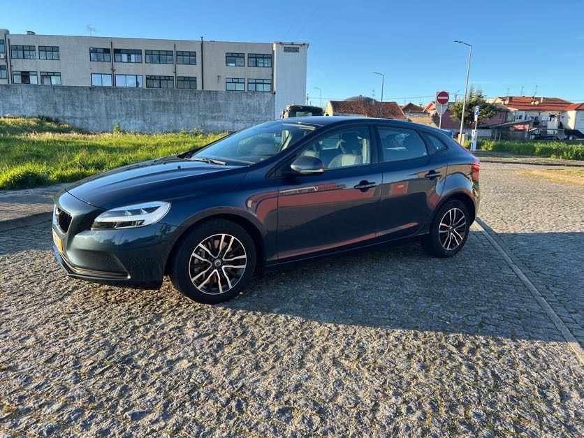 volvo-v40-2-0-d3-2019-diesel-1969cc