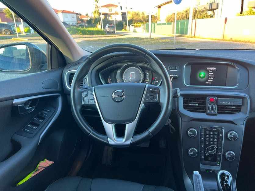 volvo-v40-2-0-d3-2019-diesel-1969cc