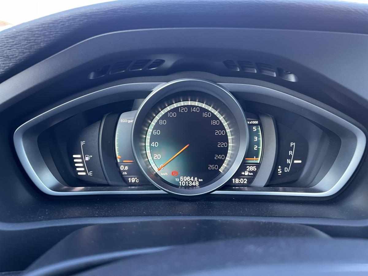 volvo-v40-2-0-d3-2019-diesel-1969cc